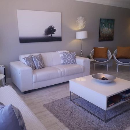 Blouberg Beachfront Apartment 布鲁堡史特兰 外观 照片