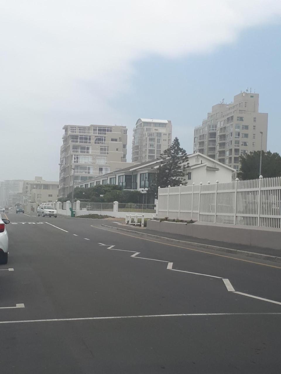 Blouberg Beachfront Apartment 布鲁堡史特兰 外观 照片