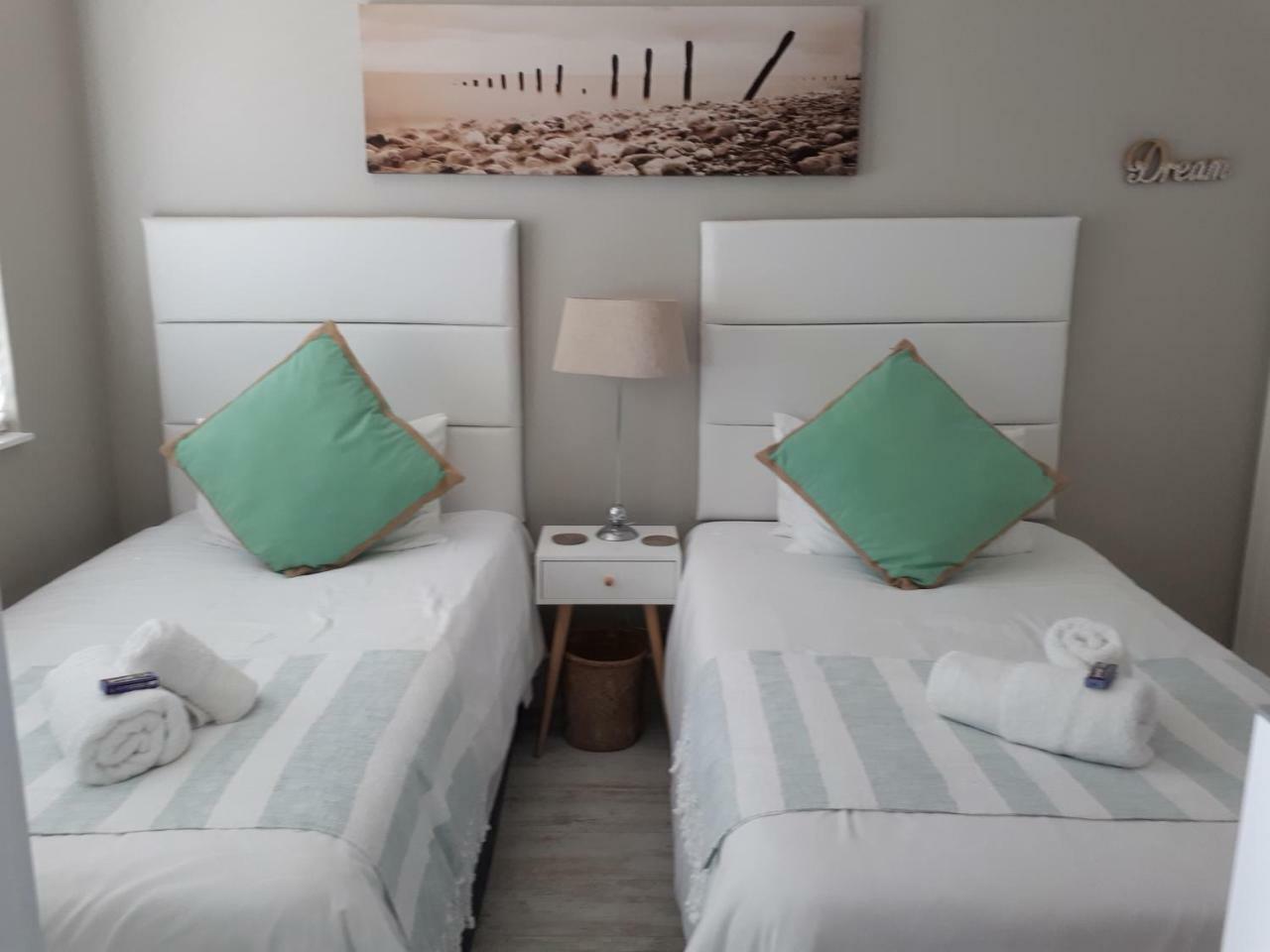 Blouberg Beachfront Apartment 布鲁堡史特兰 外观 照片