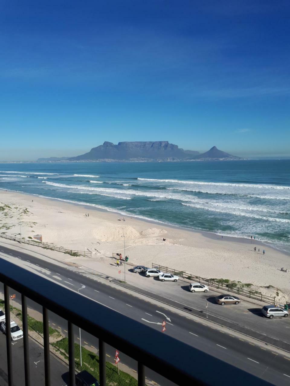 Blouberg Beachfront Apartment 布鲁堡史特兰 外观 照片